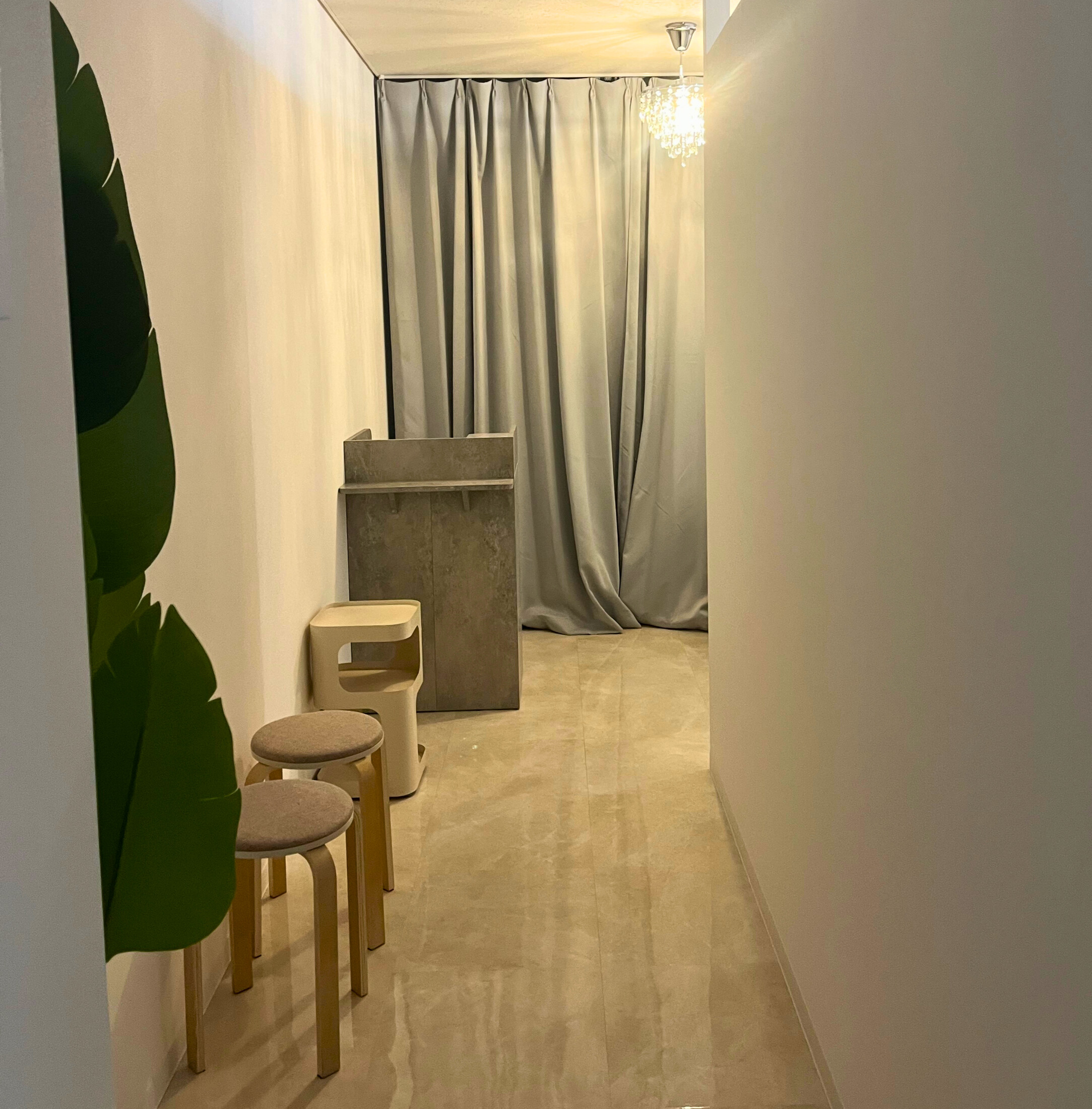 サロン待合スペースの風景